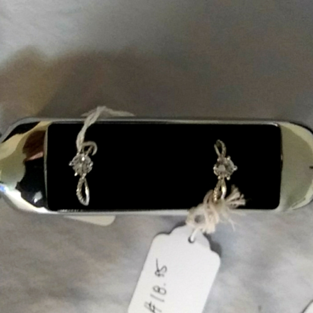 Genuine moissanite rings